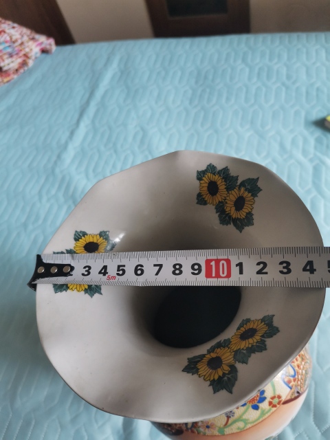 古玩陶瓷六十至八十年代人物紋彩繪花口瓶拍賣，當前價格460元