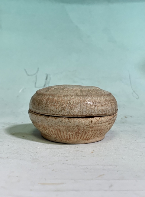 宋代影清印花花卉紋蓋盒拍賣(mài)，當(dāng)前價(jià)格188元