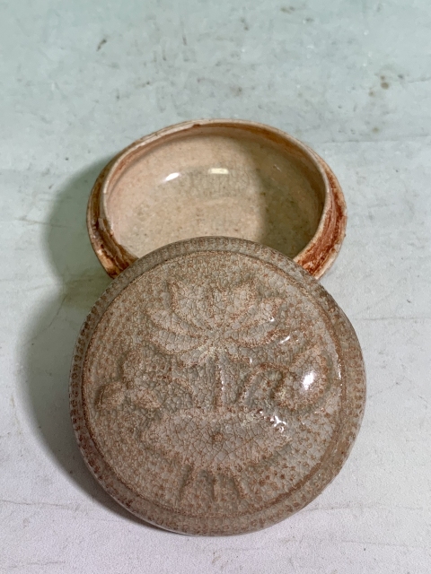 古玩陶瓷宋代影清印花花卉紋蓋盒拍賣，當前價格199元