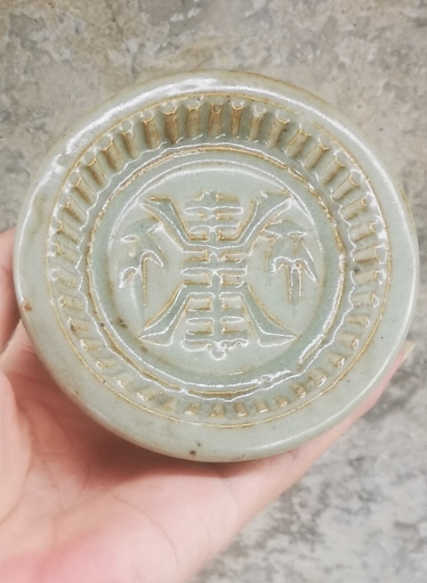 古玩陶瓷龍泉窯青瓷刻壽字托盤拍賣,當前價格999元