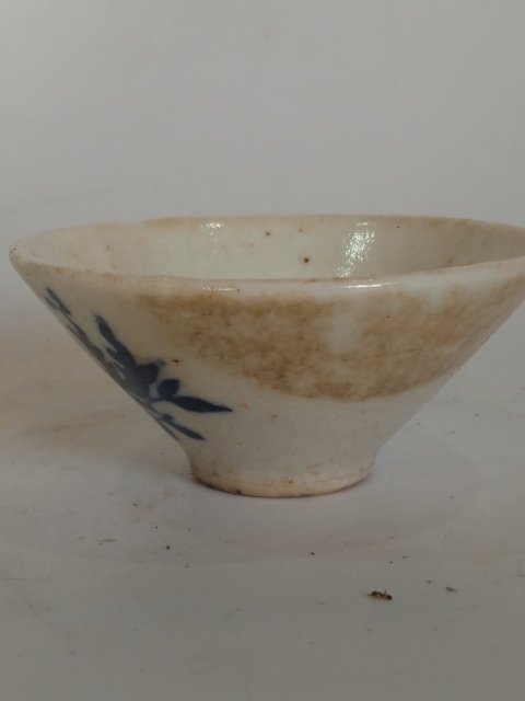 古玩陶瓷出口創(chuàng)匯期花卉紋青花斗笠盞兩個(gè)拍賣,當(dāng)前價(jià)格0元