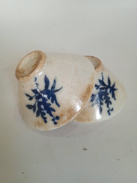 古玩陶瓷出口創(chuàng)匯期花卉紋青花斗笠盞兩個(gè)拍賣,當(dāng)前價(jià)格0元