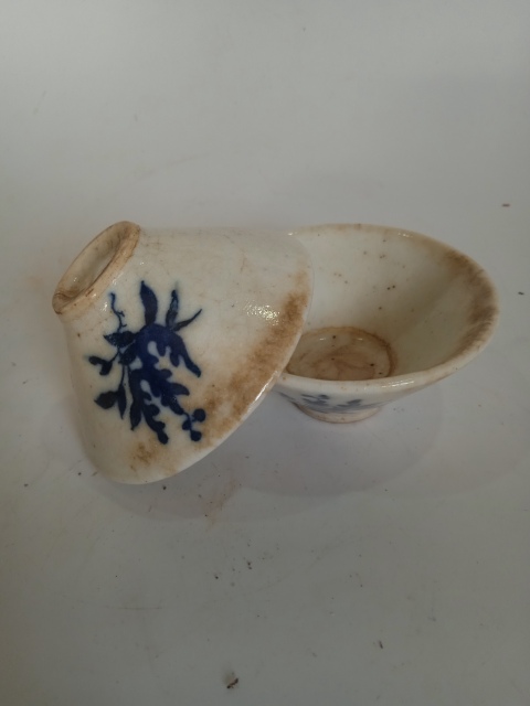 古玩陶瓷出口創(chuàng)匯期花卉紋青花斗笠盞兩個(gè)拍賣,當(dāng)前價(jià)格0元