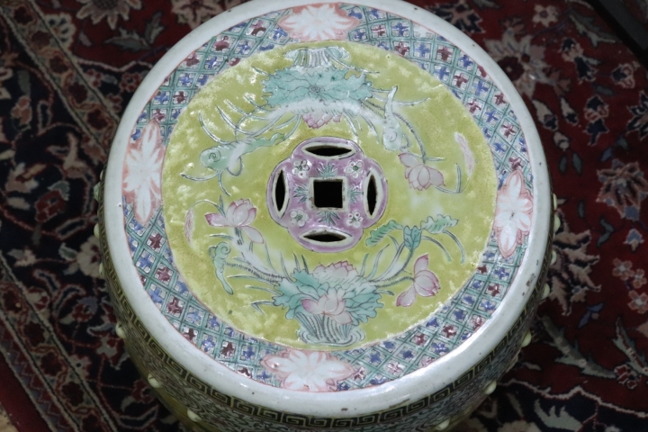 古玩陶瓷清末蓮池游禽滿池嬌粉彩繡蹲拍賣，當前價格22000元