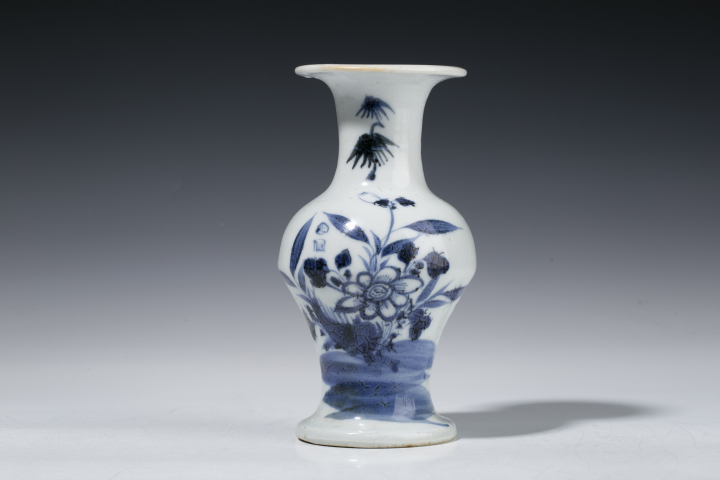 古玩陶瓷清中期·青花花卉紋瓶觀音瓶拍賣，當前價格5888元