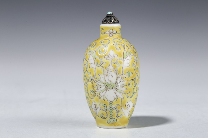 古玩陶瓷民國·黃地粉彩纏枝花卉紋鼻煙壺拍賣，當前價格15000元