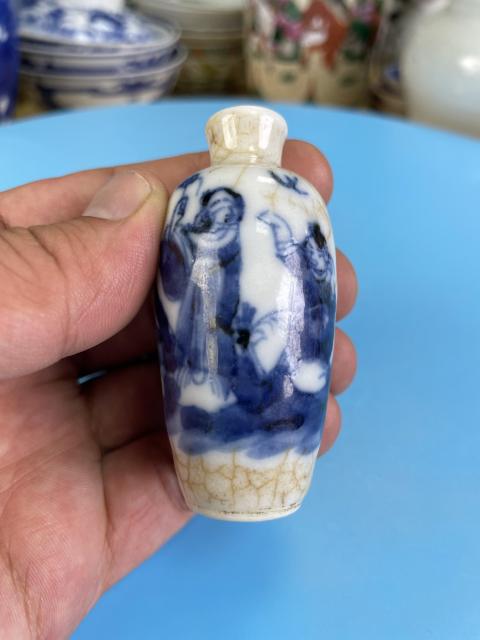 古玩陶瓷清晚期 精品哥釉地青花人物紋鼻煙壺拍賣(mài)，當(dāng)前價(jià)格1780元