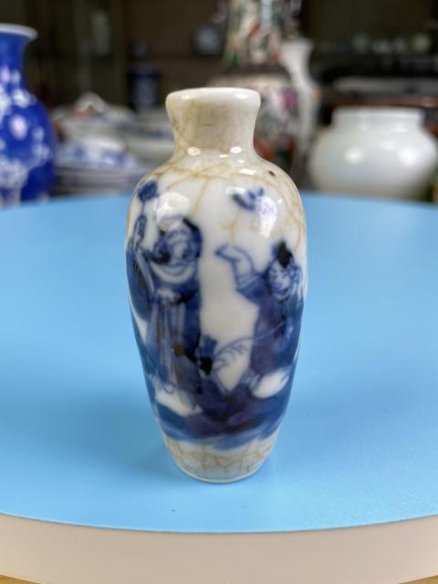 古玩陶瓷清晚期 精品哥釉地青花人物紋鼻煙壺拍賣(mài)，當(dāng)前價(jià)格1780元