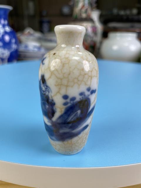 古玩陶瓷清晚期 精品哥釉地青花人物紋鼻煙壺拍賣(mài)，當(dāng)前價(jià)格1780元