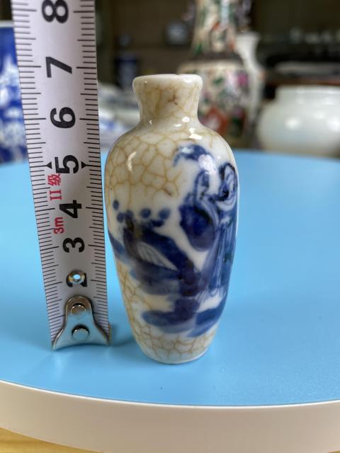 古玩陶瓷清晚期 精品哥釉地青花人物紋鼻煙壺拍賣(mài)，當(dāng)前價(jià)格1780元