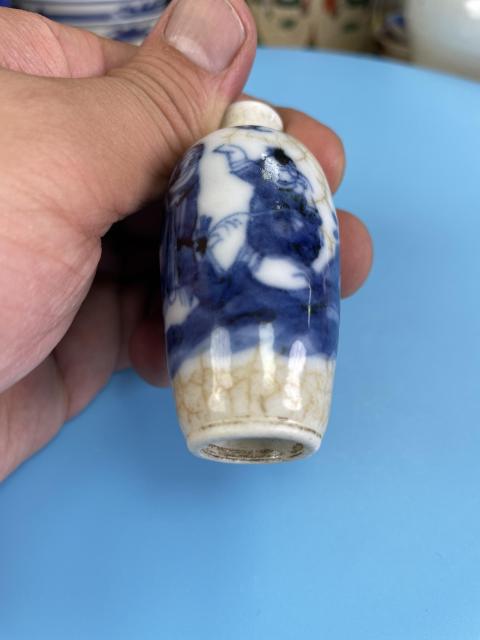 古玩陶瓷清晚期 精品哥釉地青花人物紋鼻煙壺拍賣(mài)，當(dāng)前價(jià)格1780元