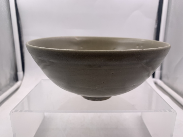 古玩陶瓷宋末元初龍泉窯青釉刻花碗拍賣,當前價格6666元