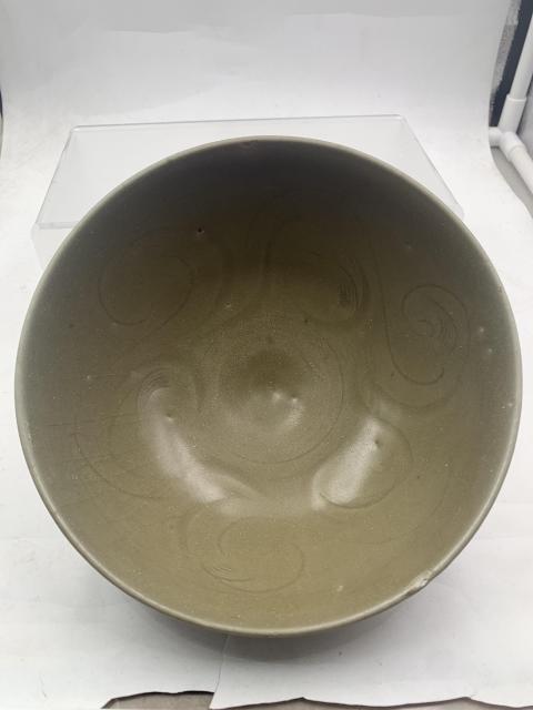 古玩陶瓷宋末元初龍泉窯青釉刻花碗拍賣,當前價格6666元