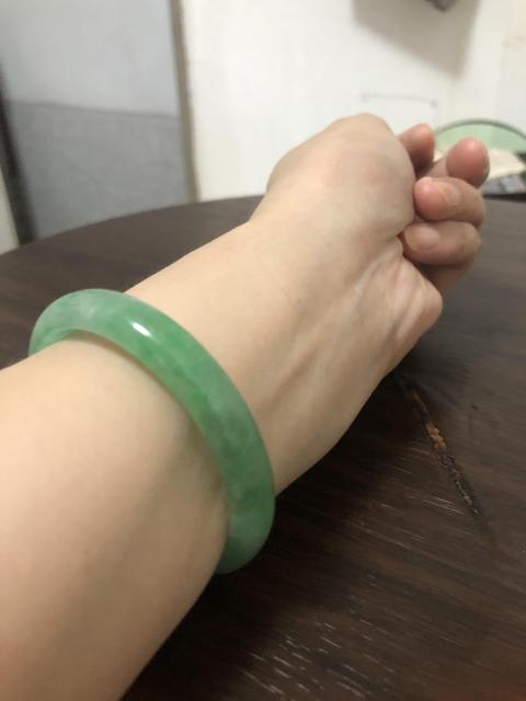 古玩玉器翡翠手鐲拍賣,當前價格99999元
