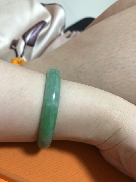 古玩玉器翡翠手鐲拍賣,當前價格99999元