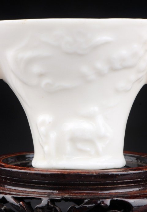 古玩陶瓷【SJ-53】清早期  德化窯堆塑鹿鶴同春鯉魚躍龍門杯拍賣，當(dāng)前價格6800元