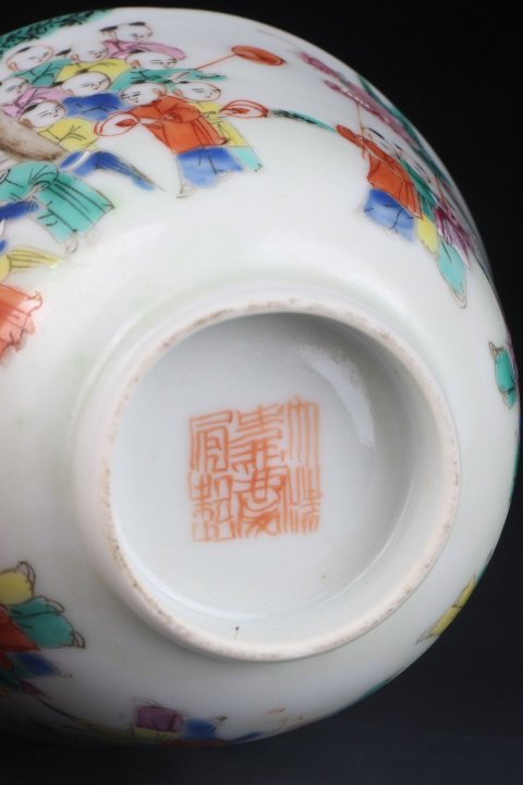 古玩陶瓷SJ-037】清嘉慶  本朝款粉彩百子龍燈圖蓋碗拍賣，當前價格3800元