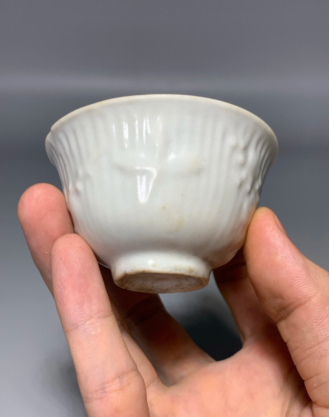 古玩陶瓷（清代）德化窯白釉喜上眉梢紋杯拍賣，當前價格0元