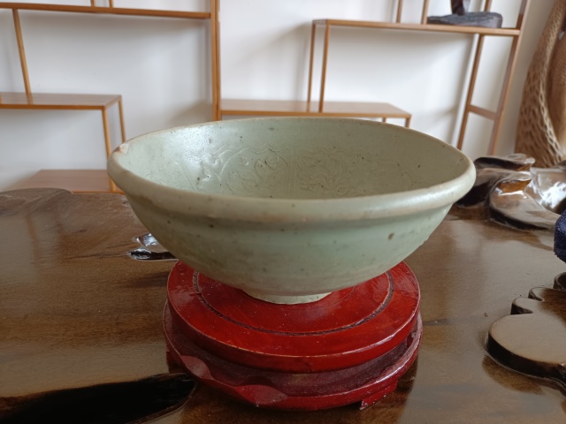 古玩陶瓷元代龍泉窯系青釉模印花卉紋碗拍賣，當(dāng)前價格1800元