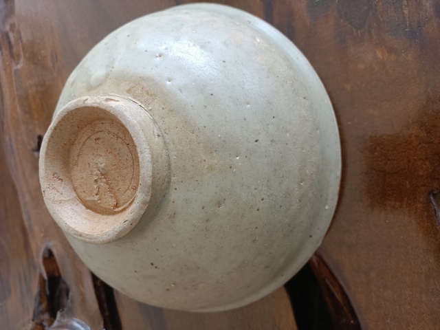 古玩陶瓷元代龍泉窯系青釉模印花卉紋碗拍賣，當(dāng)前價格1800元