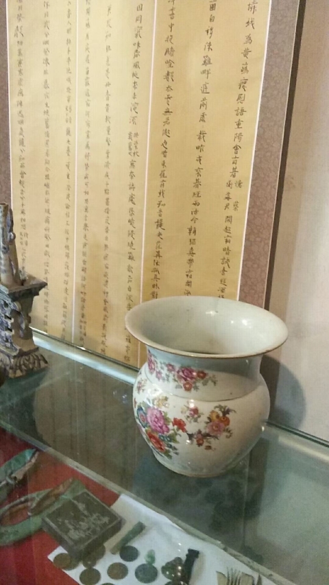 古玩陶瓷民國花卉紋渣斗拍賣,當前價格1188元