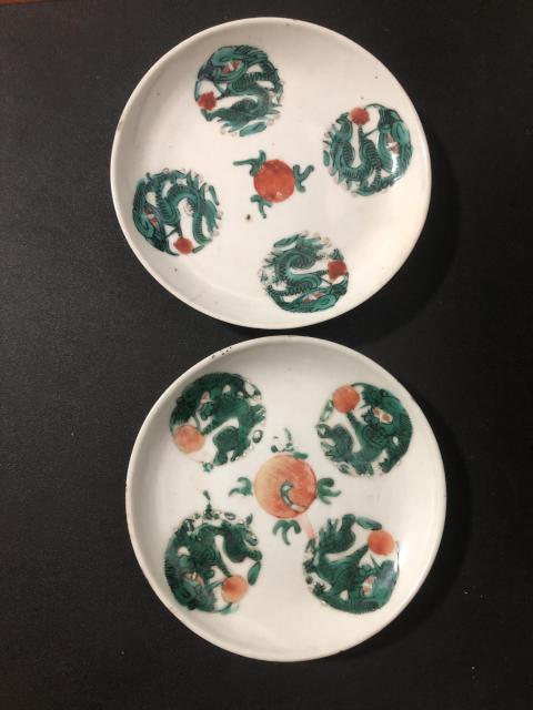 古玩陶瓷清末民國礬紅綠彩團龍紋盤拍賣，當前價格1999元