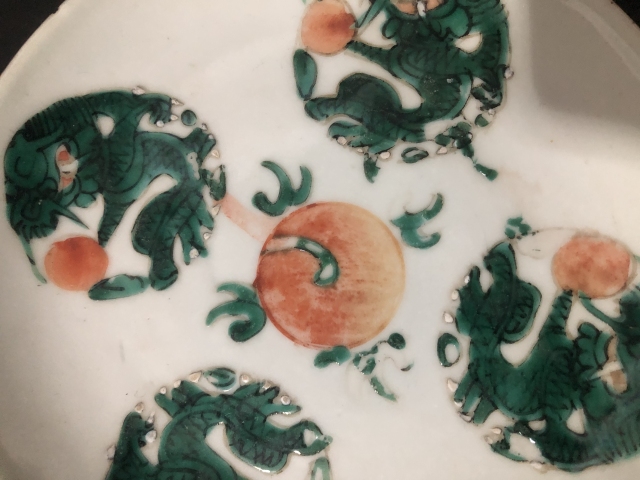 古玩陶瓷清末民國礬紅綠彩團龍紋盤拍賣，當前價格1999元