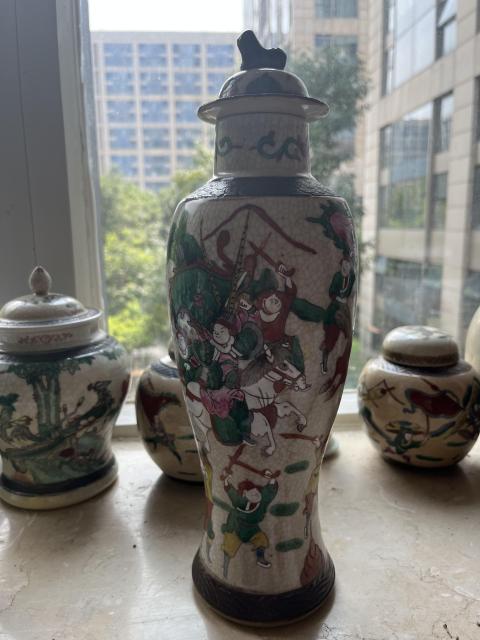 古玩陶瓷晚清哥釉地鐵銹釉刀馬人雞腿蓋瓶拍賣，當前價格1999元