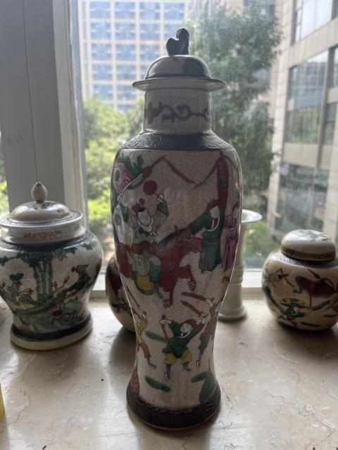 古玩陶瓷晚清哥釉地鐵銹釉刀馬人雞腿蓋瓶拍賣，當前價格1999元