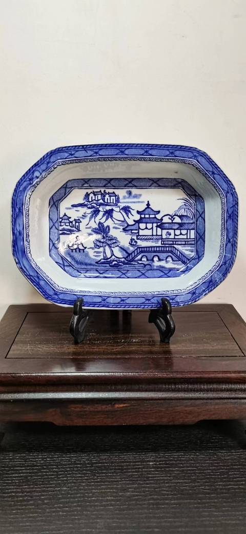 古玩陶瓷民國 亭臺亭閣山水紋青花盤拍賣，當前價格700元