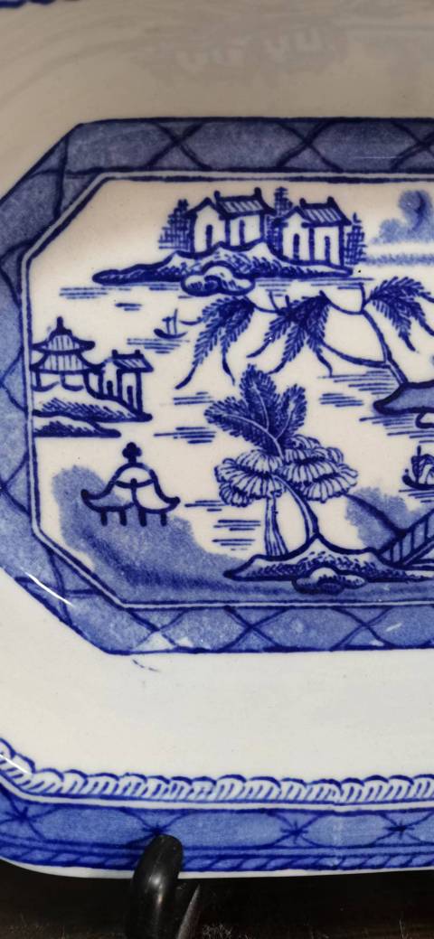 古玩陶瓷民國 亭臺亭閣山水紋青花盤拍賣，當前價格700元
