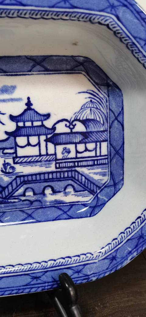 古玩陶瓷民國 亭臺亭閣山水紋青花盤拍賣，當前價格700元