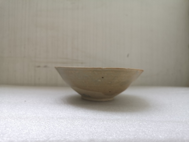 古玩陶瓷青白釉刻線條紋斗笠碗拍賣,當前價格580元