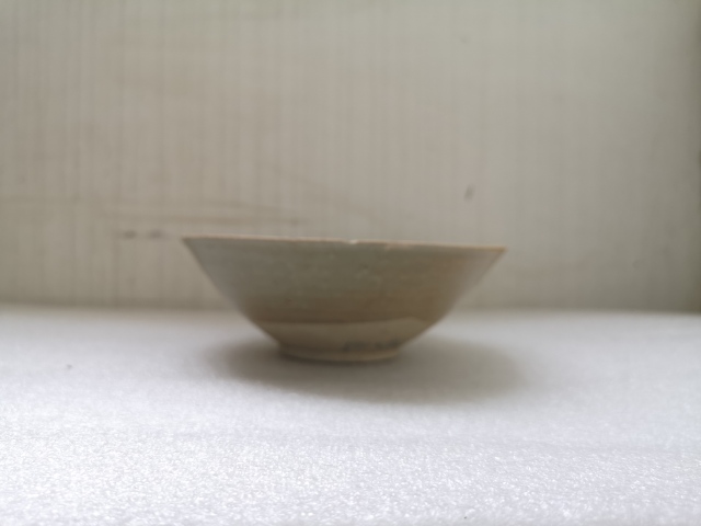 古玩陶瓷青白釉刻線條紋斗笠碗拍賣,當前價格580元