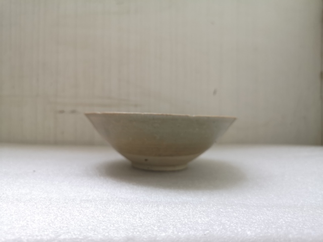 古玩陶瓷青白釉刻線條紋斗笠碗拍賣,當前價格580元