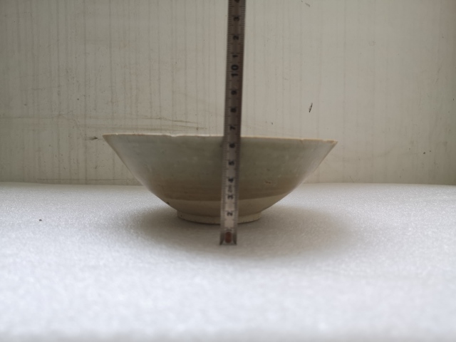 古玩陶瓷青白釉刻線條紋斗笠碗拍賣,當前價格580元