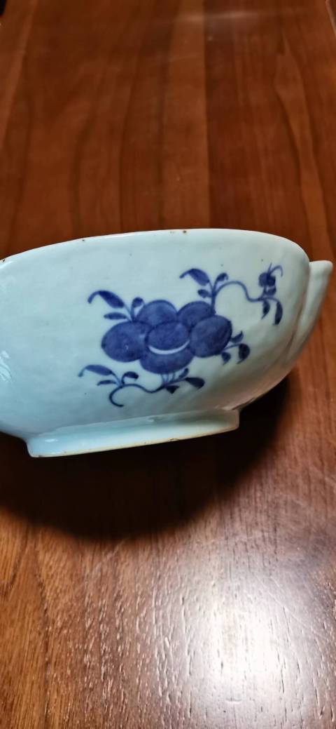 古玩陶瓷清中樓臺亭閣山水紋青花花口碗拍賣,當前價格1100元
