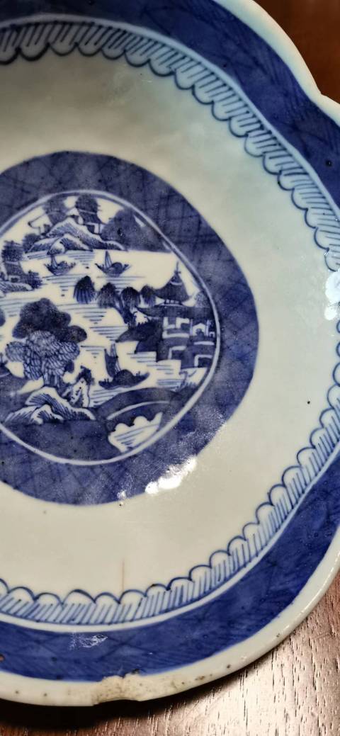 古玩陶瓷清中樓臺亭閣山水紋青花花口碗拍賣,當前價格1100元