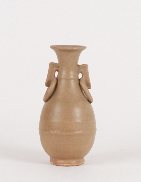 古玩陶瓷黃釉銜環(huán)耳撇口瓶拍賣，當前價格12800元