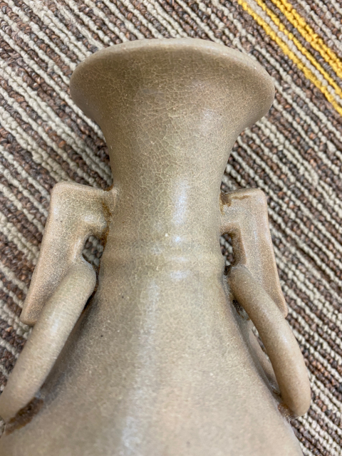 古玩陶瓷黃釉銜環(huán)耳撇口瓶拍賣，當前價格12800元