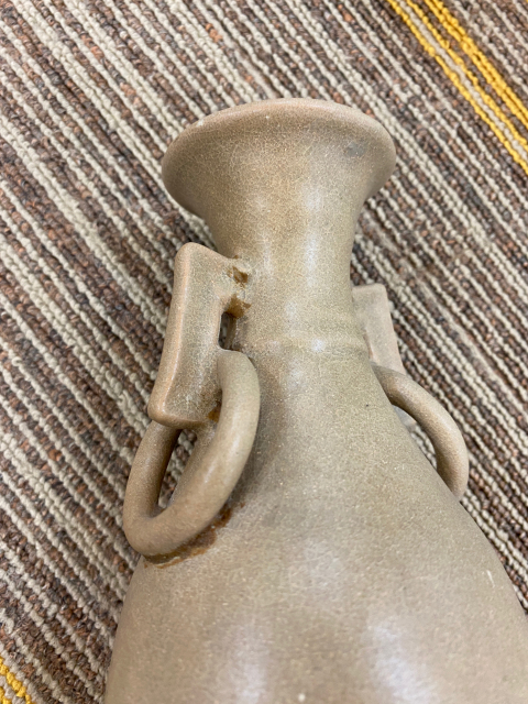 古玩陶瓷黃釉銜環(huán)耳撇口瓶拍賣，當前價格12800元