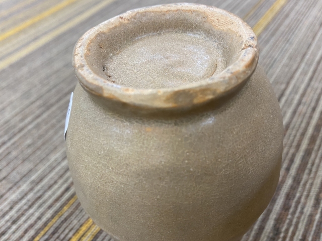 古玩陶瓷黃釉銜環(huán)耳撇口瓶拍賣，當前價格12800元