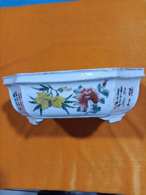 古玩陶瓷清代宣統(tǒng)人物花果紋八方彩繪水仙盆拍賣，當前價格3500元