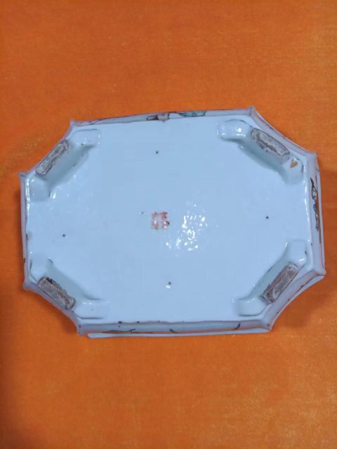 古玩陶瓷清代宣統(tǒng)人物花果紋八方彩繪水仙盆拍賣，當前價格3500元