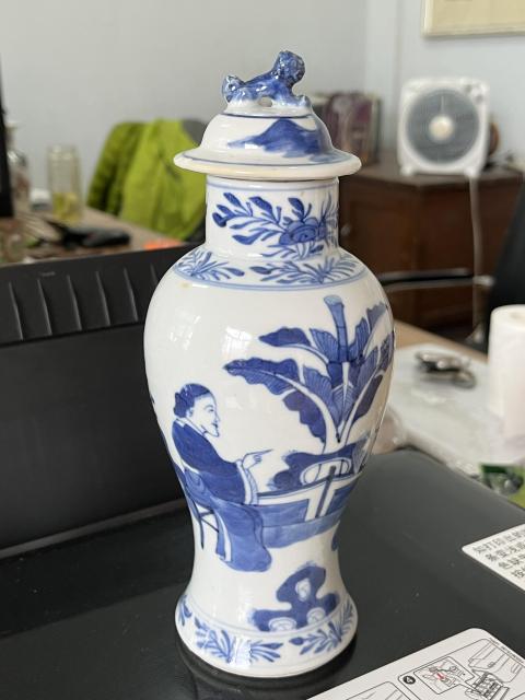 古玩陶瓷晚清人物紋青花雞腿蓋瓶拍賣，當(dāng)前價(jià)格2500元