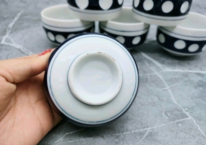 古玩陶瓷上世紀(jì)中期青花留白皮球花杯拍賣,當(dāng)前價(jià)格298元