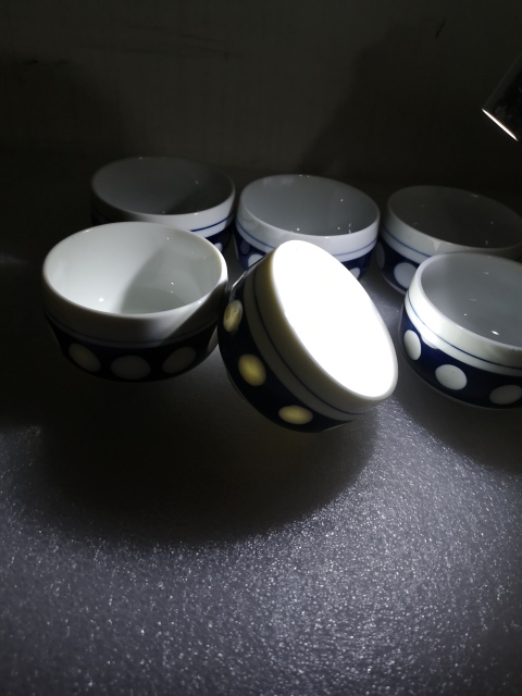 古玩陶瓷上世紀(jì)中期青花留白皮球花杯拍賣,當(dāng)前價(jià)格298元