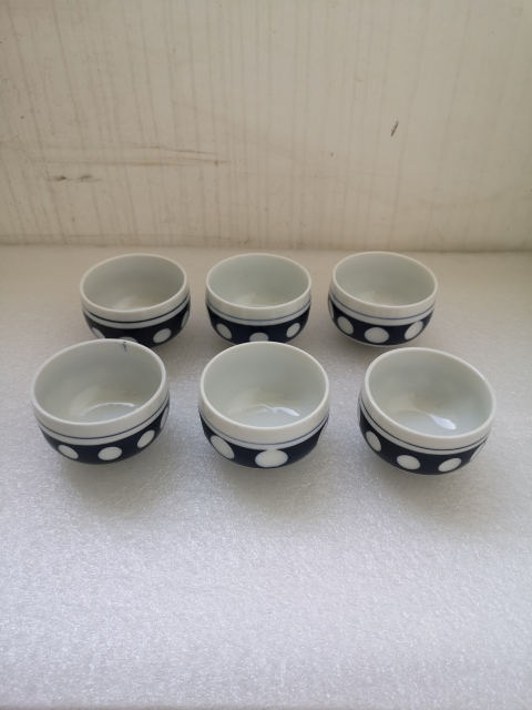 古玩陶瓷上世紀(jì)中期青花留白皮球花杯拍賣,當(dāng)前價(jià)格298元