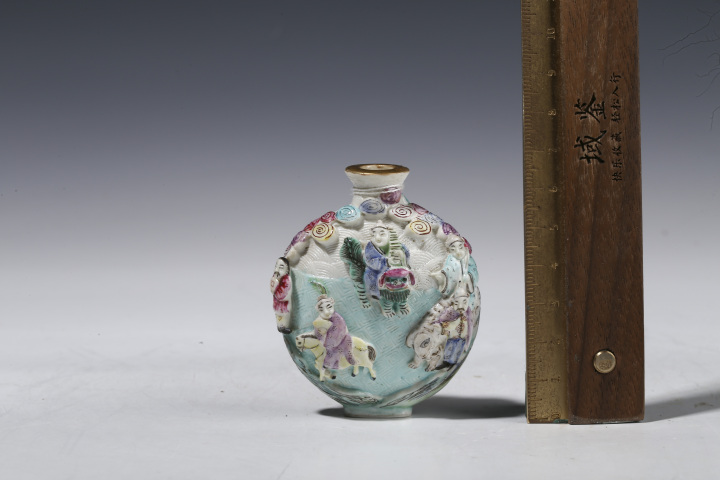 中国古玩　金魚彫鼻煙壷　高さ9.7㎝　東Y7-0924③タニト 中国古玩 金魚彫鼻煙壷 高さ9.7㎝ 東Y7-0924③タニト 鼻煙壺