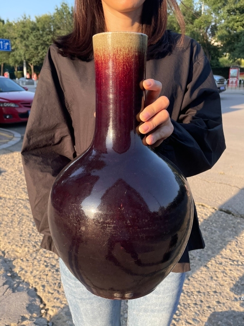 古玩陶瓷清中期窯變紅釉天球瓶拍賣,當前價格16800元
